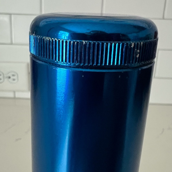 MAG-LITE 2 Cell Flashlight in Blue - Picture 4 of 7